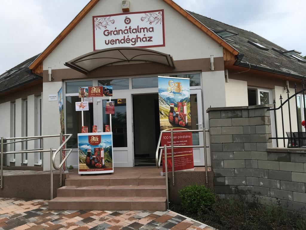 Gránátalma Vendégház Fehérvárcsurgó Esterno foto